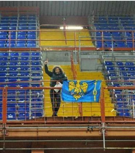 ce-fan-de-l-udinese-seul-lors-d-un-match-contre-la-sampdoria_67840_w460.jpeg